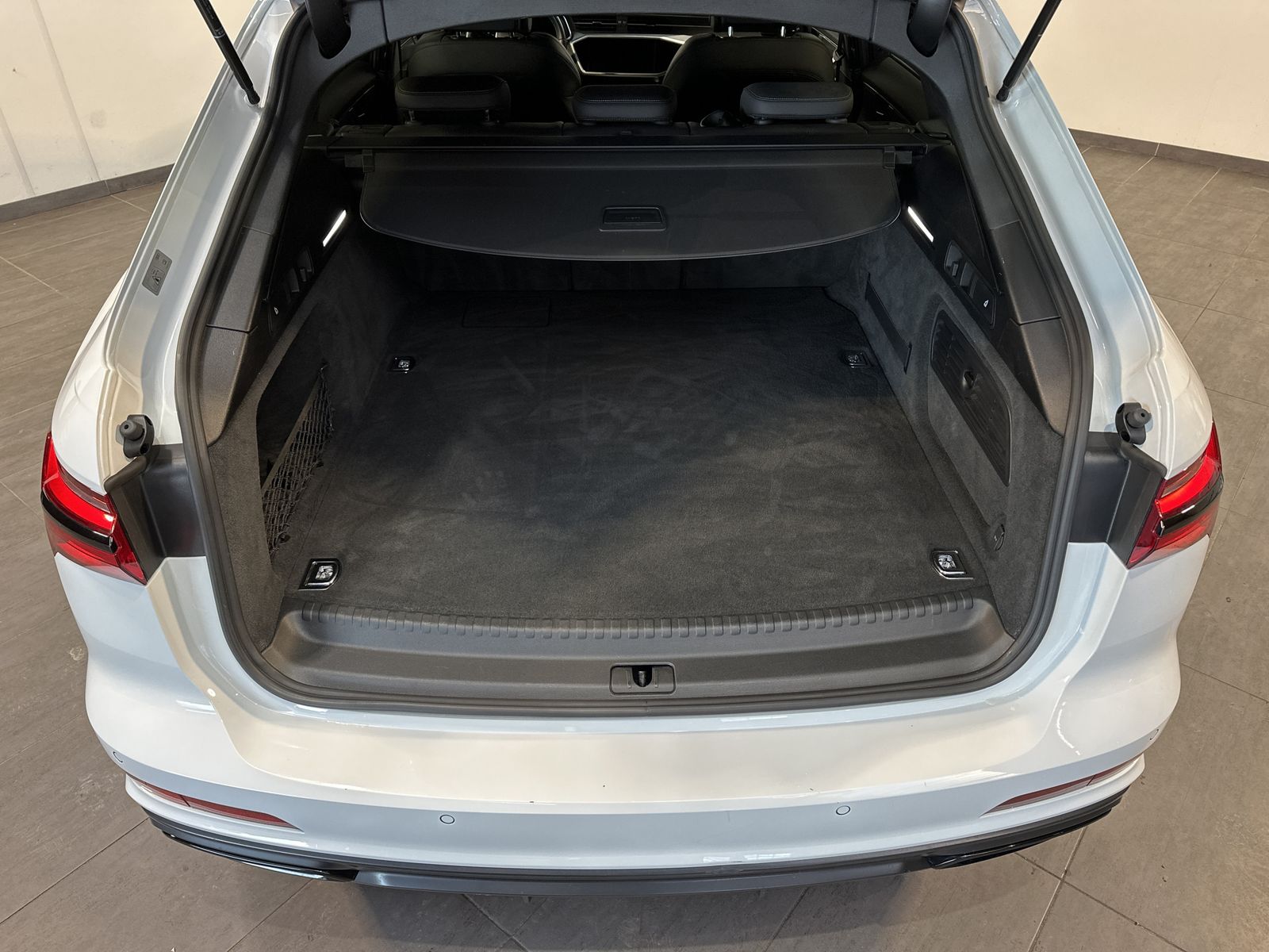 Audi A6 Avant 50 TFSI e Qu S-Line - Samsaru's Car Outlet