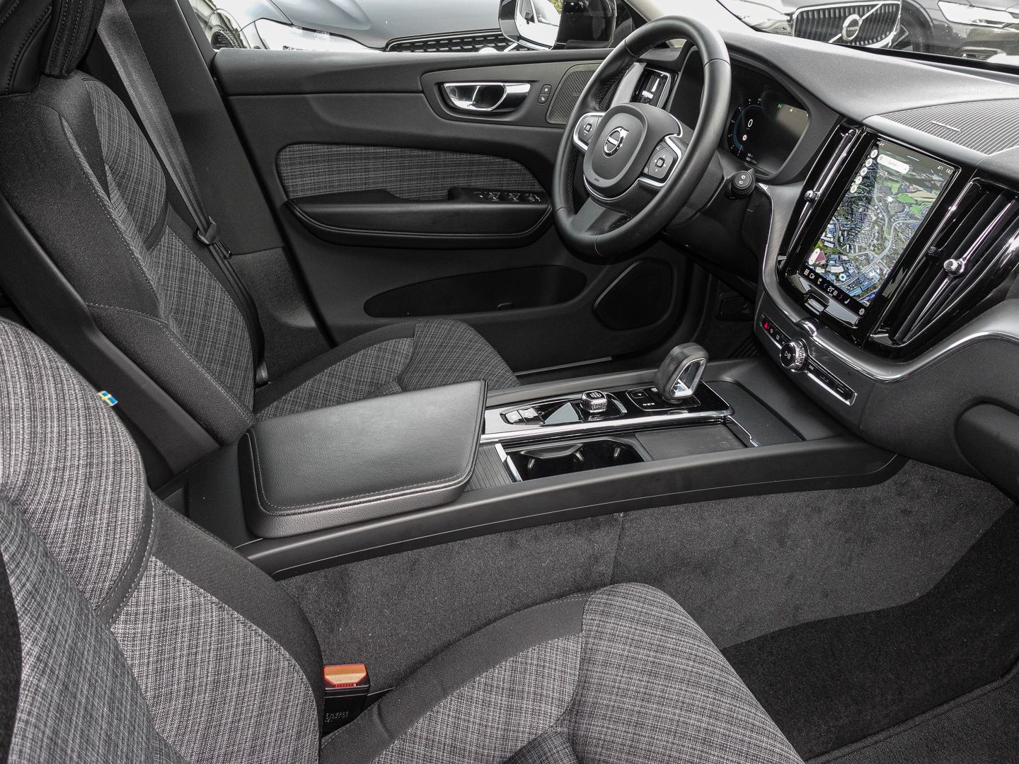 Volvo XC60 Momentum Pro AWD B4 Diesel EU6d AHK Digital