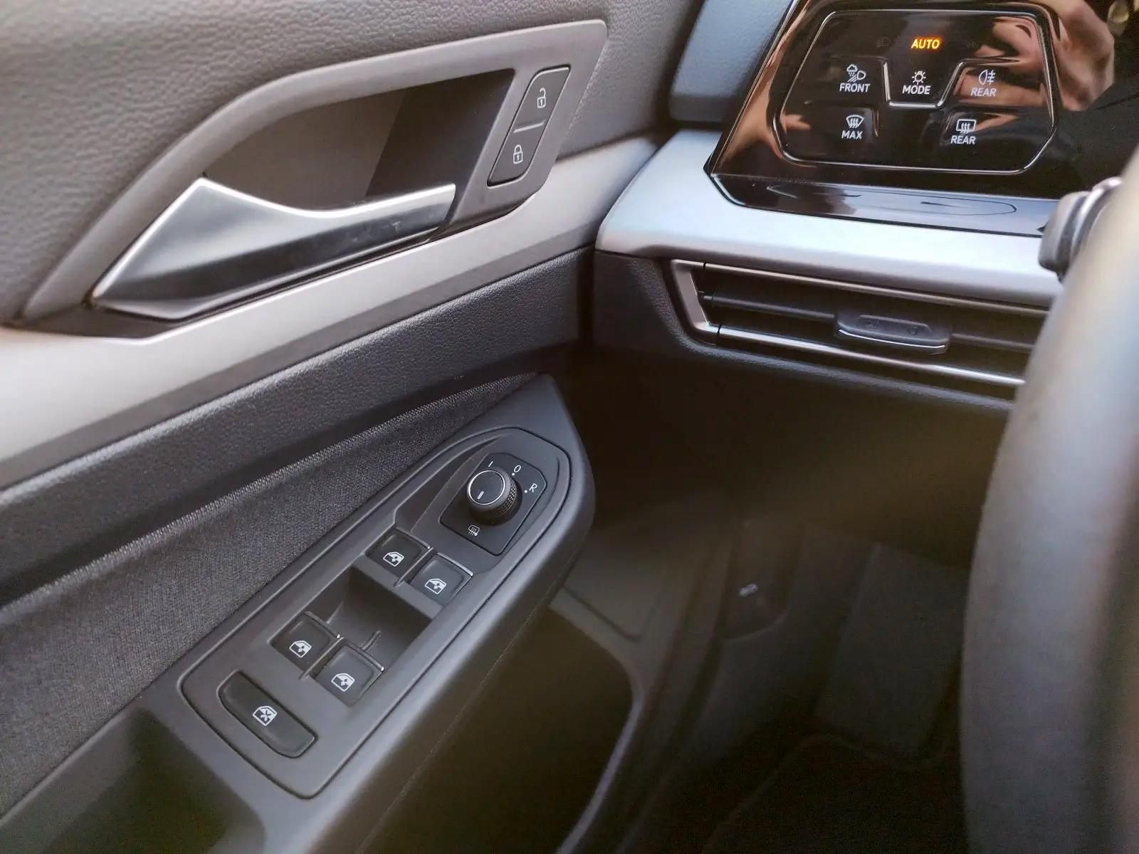 Volkswagen Golf Life 1.5 TSI - Samsaru's Car Outlet