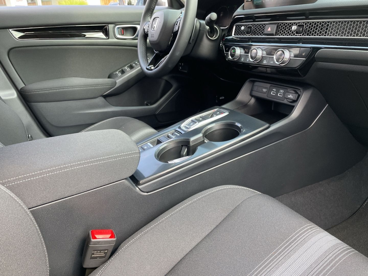 Honda Civic 2.0 e HEV Elegance *MIT WENIG KM!*
