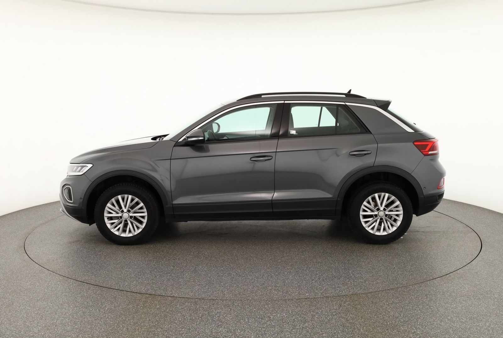 Volkswagen T-Roc 1.5 TSI DSG - Samsaru's Car Outlet