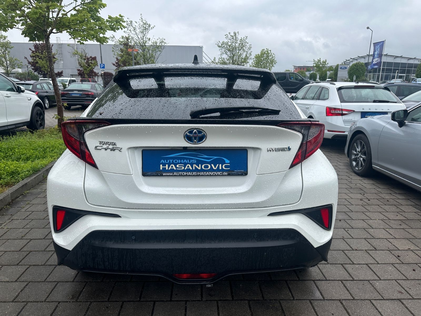 Toyota C-HR Hybrid - Samsaru's Car Outlet