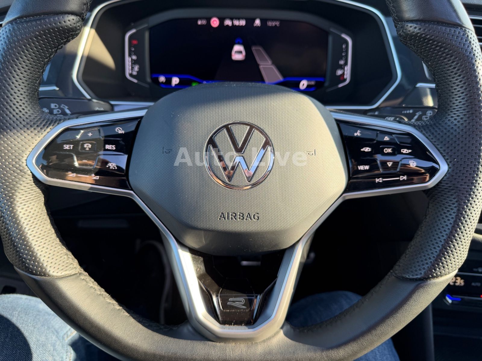 Volkswagen Tiguan 2.0 TDI*4M*DSG*R LINE*PANO*IQ-LED*AHK*VOL