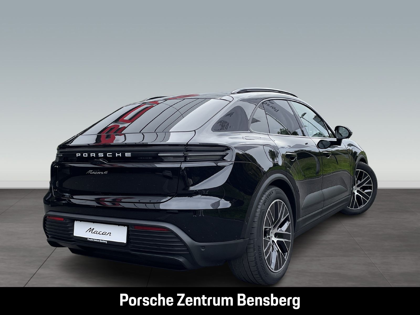Porsche Macan Electric 4