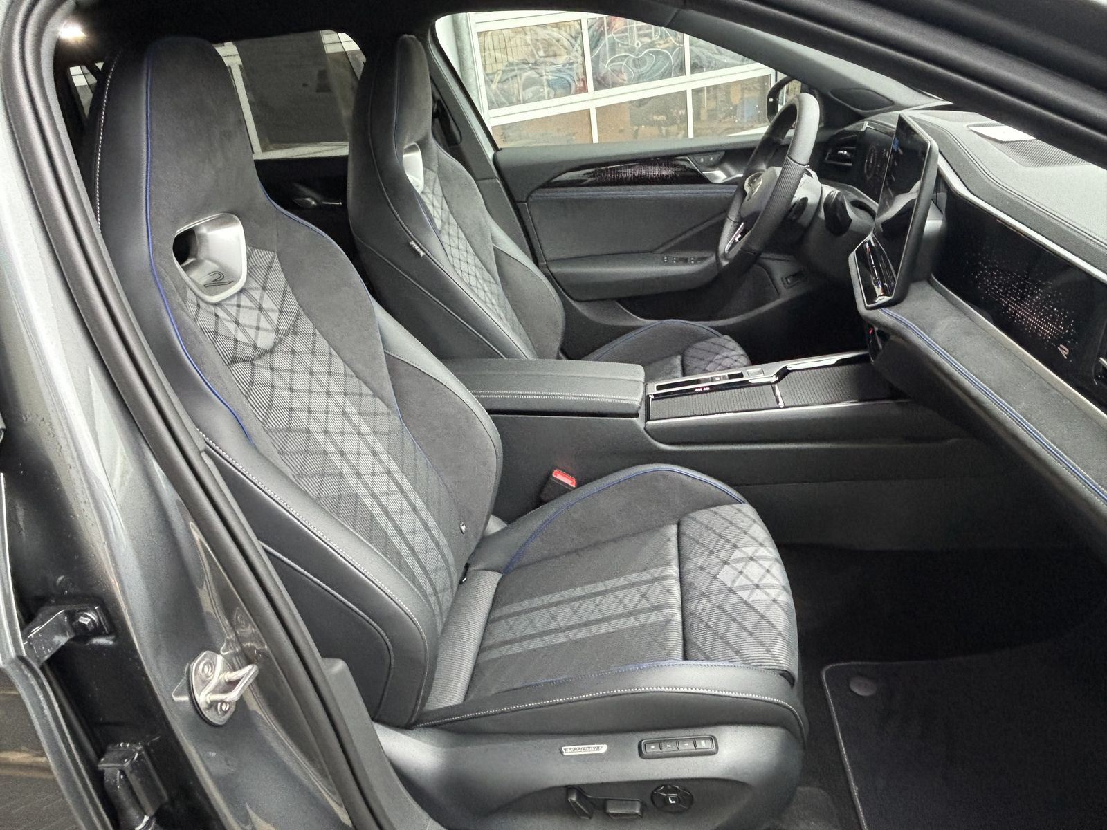 Volkswagen Passat Variant 2.0 TDI-4-Motion R-Line Black +++
