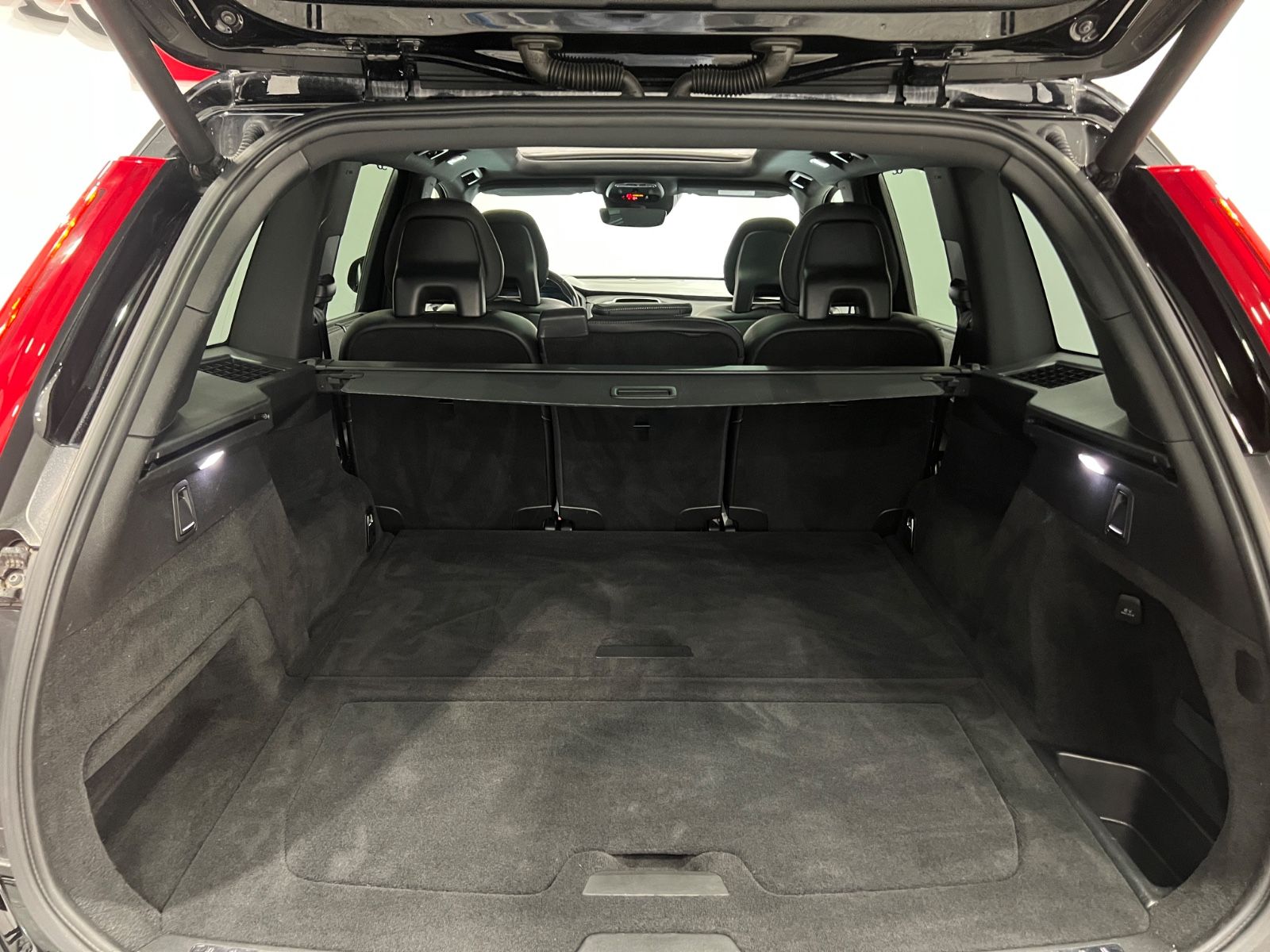 Volvo XC90 R Design AWD - Samsaru's Car Outlet