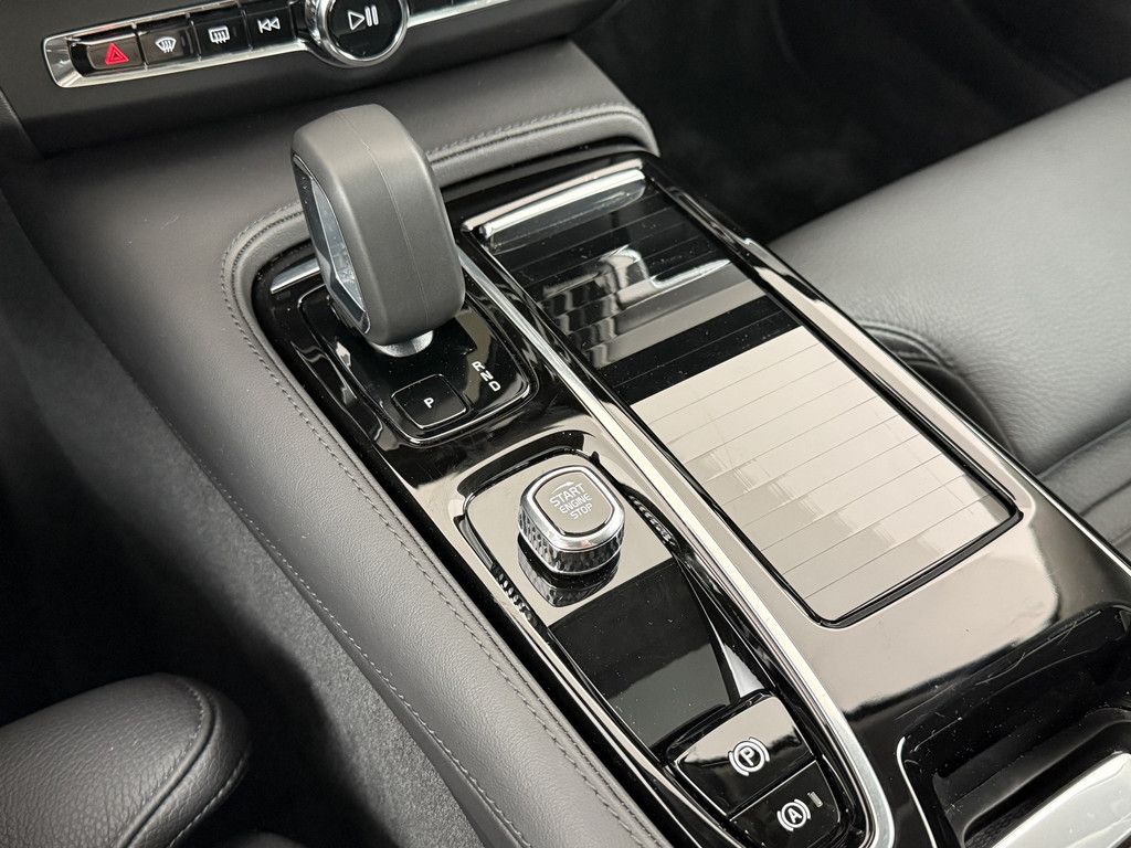 Volvo S90 T8 Ultimate Dark Plug-In Hybrid AWD