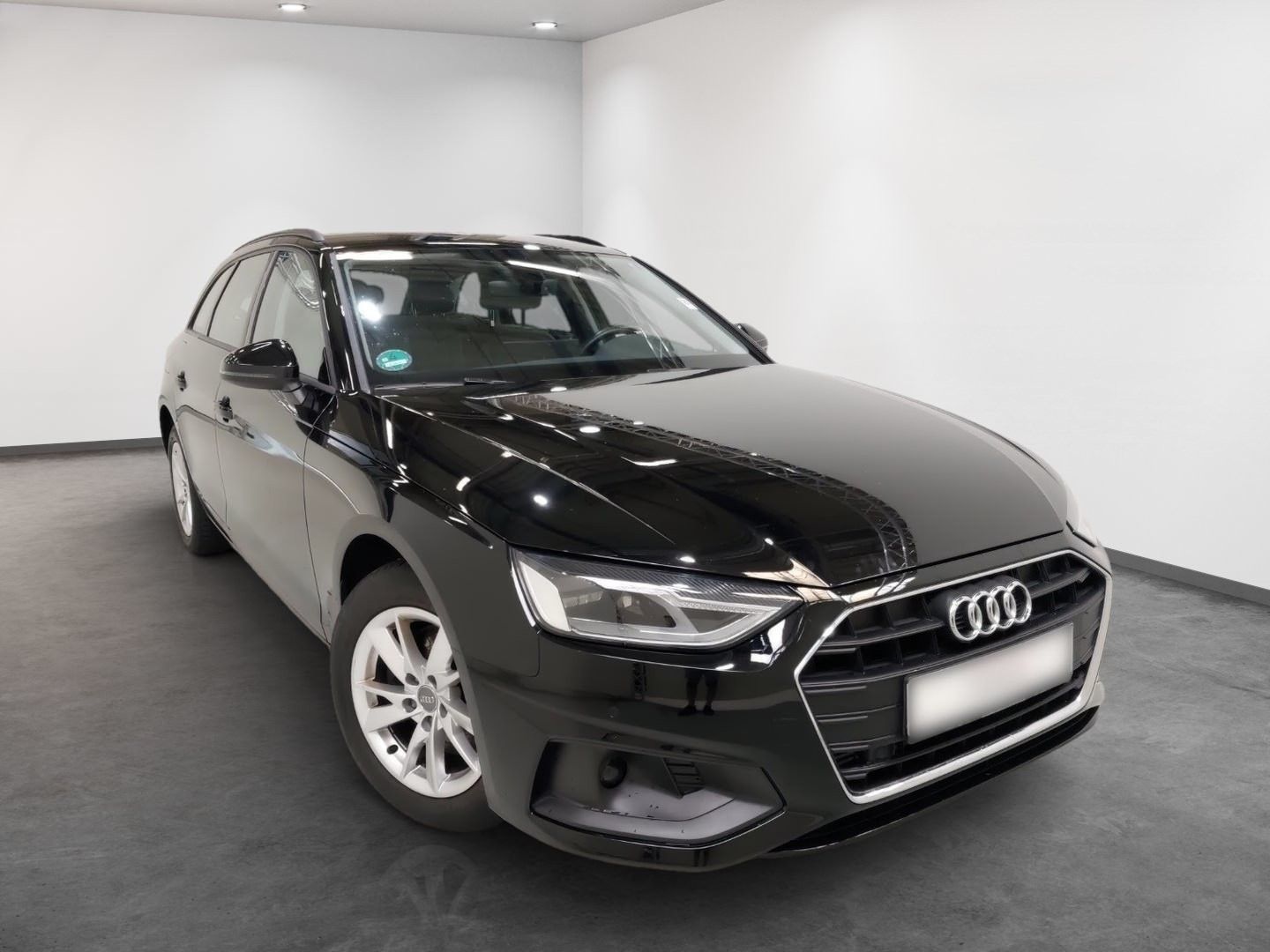 Audi A4 Avant 35 TFSI - Samsaru's Car Outlet