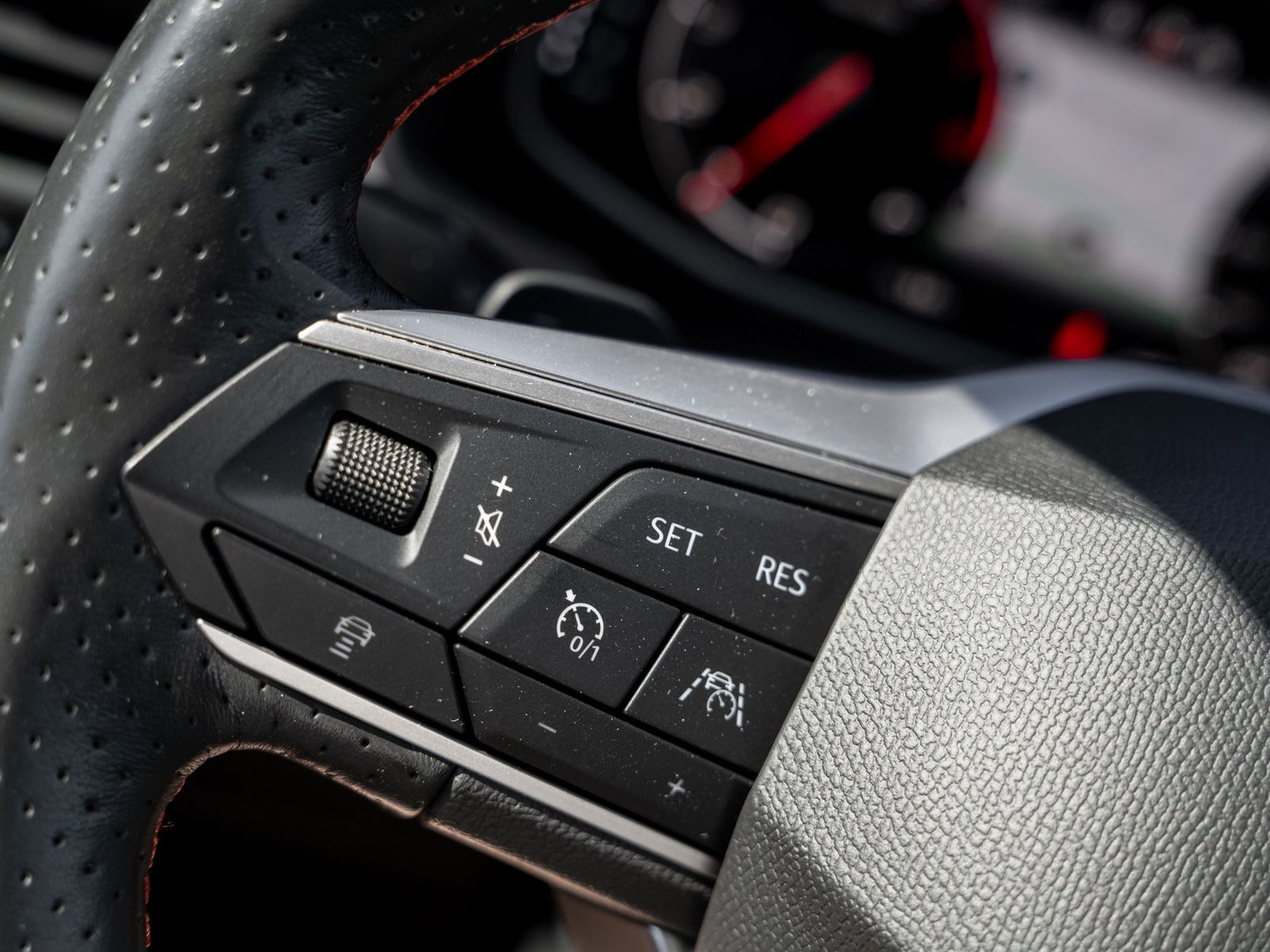 Seat ATECA FR 1.5 TSI DSG AHK Kam. Navi Pano Sportp.