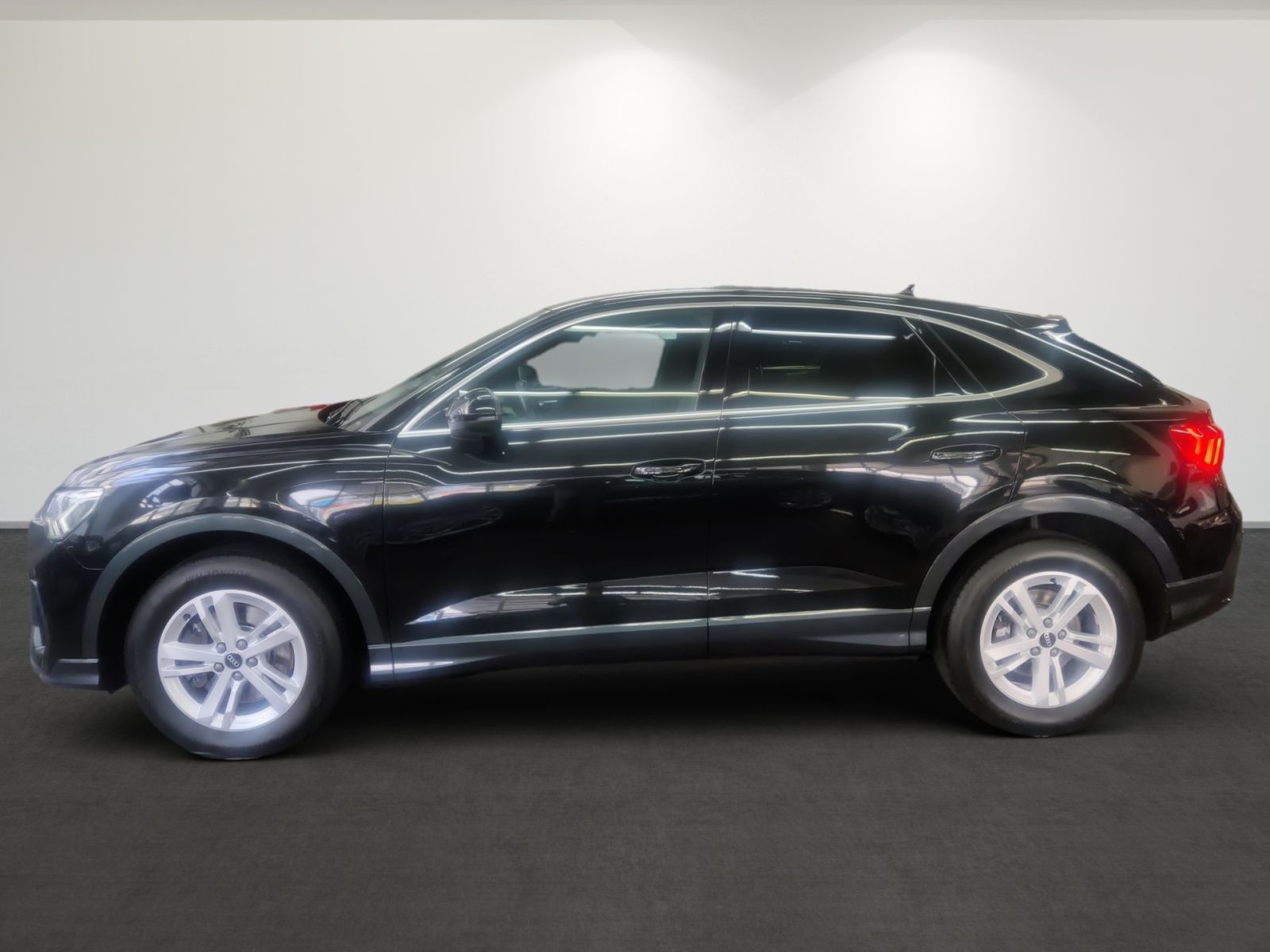 Audi Q3 Sportback 40 TDI quattro s-line - Samsaru's Car Outlet