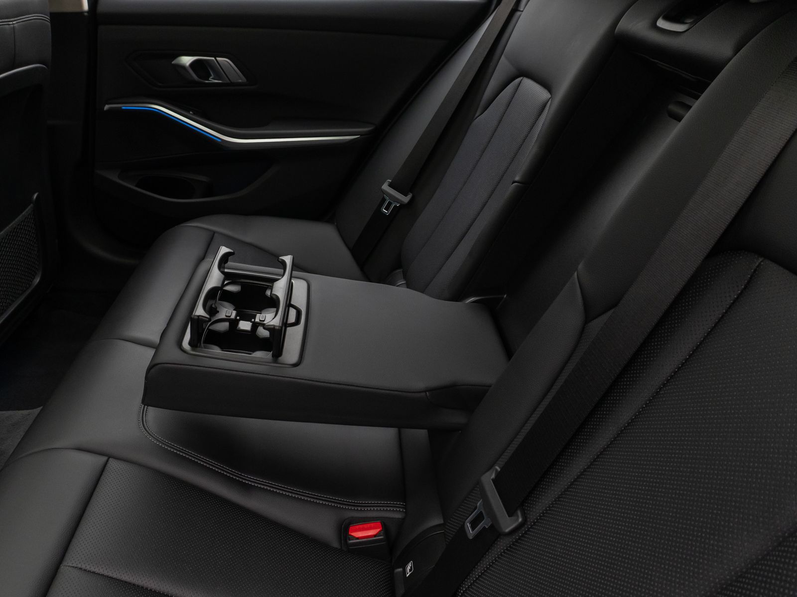 BMW 320e Luxury Line - Samsaru's Car Outlet