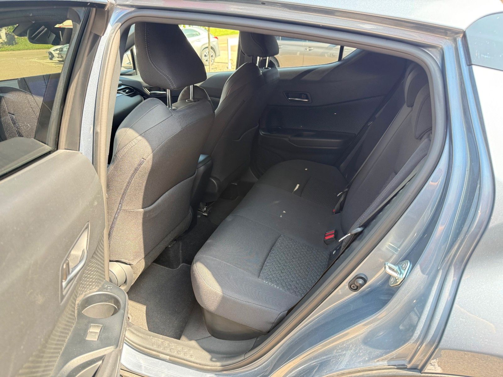 Toyota C-HR Team D 1.8l-Hybrid - Samsaru's Car Outlet