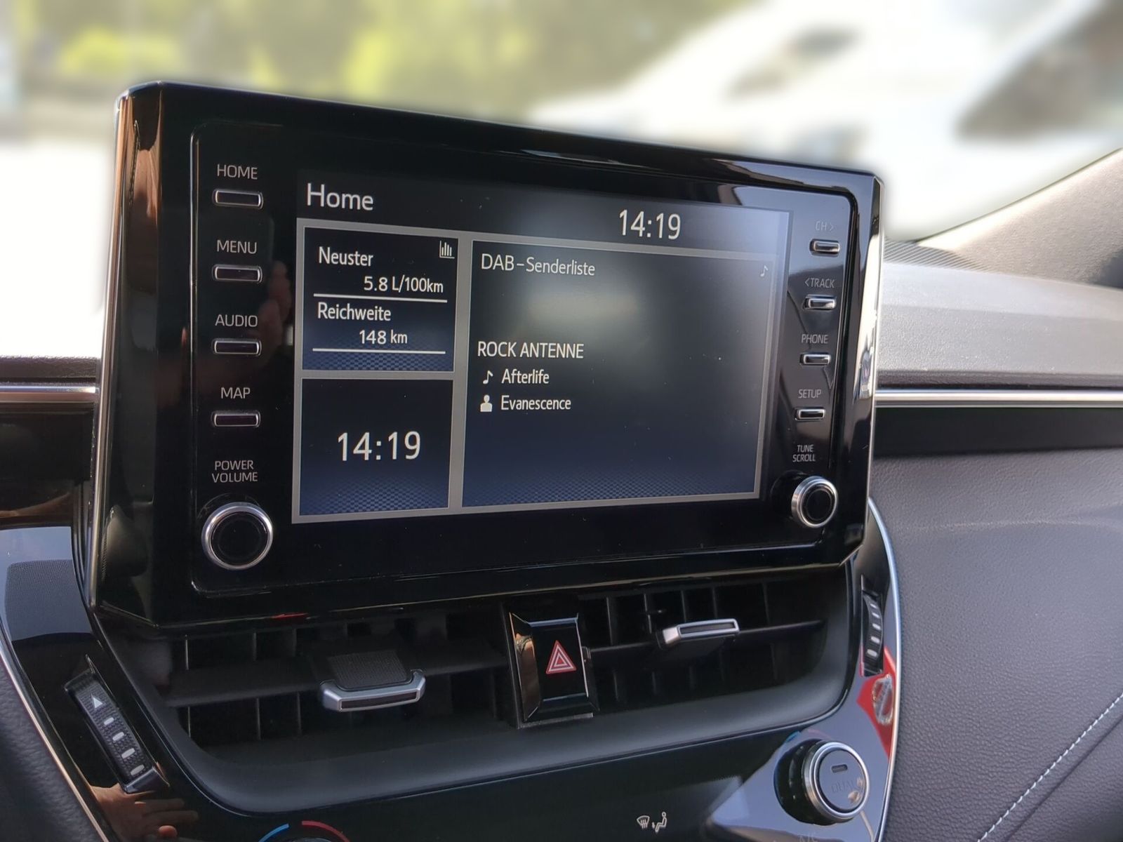 Toyota Corolla Touring Sports 2.0 Team - Samsaru's Car Outlet