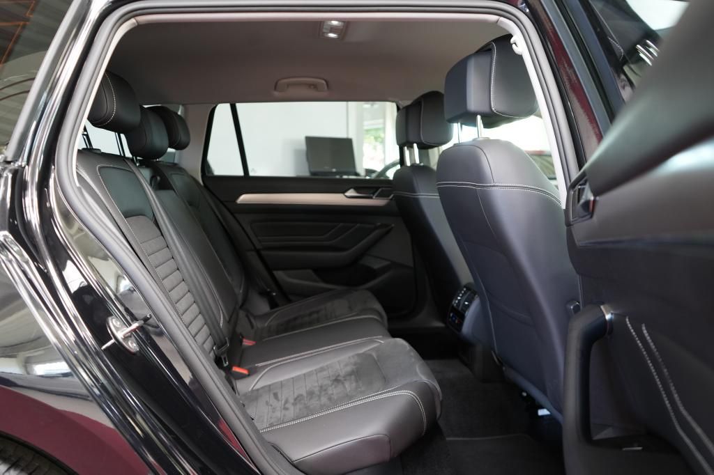 Volkswagen Passat Variant 1.5 TSI DSG Elegance - Samsaru's Car Outlet