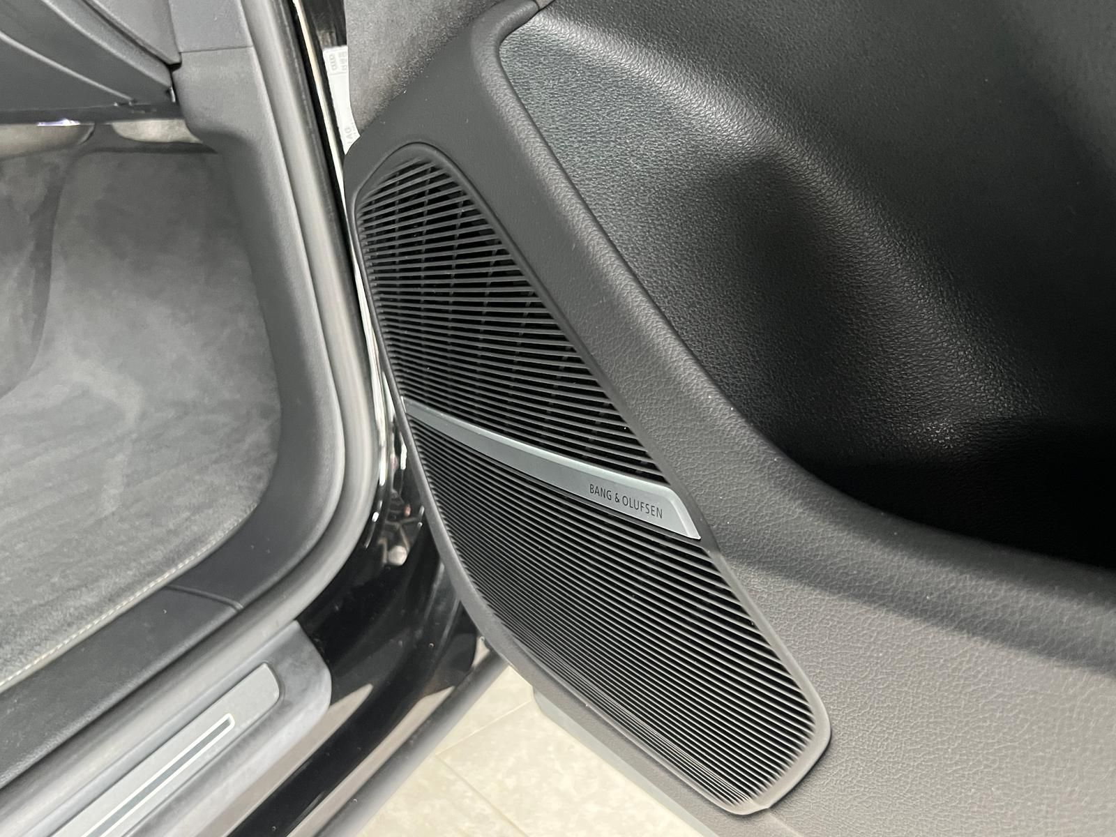 Audi RSQ8 KERAMIK Nachtsicht Pano AHK 360° B&O