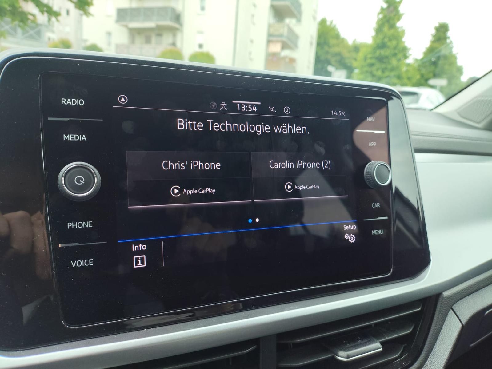 Volkswagen T-Roc 1.0 TSI Life - Samsaru's Car Outlet