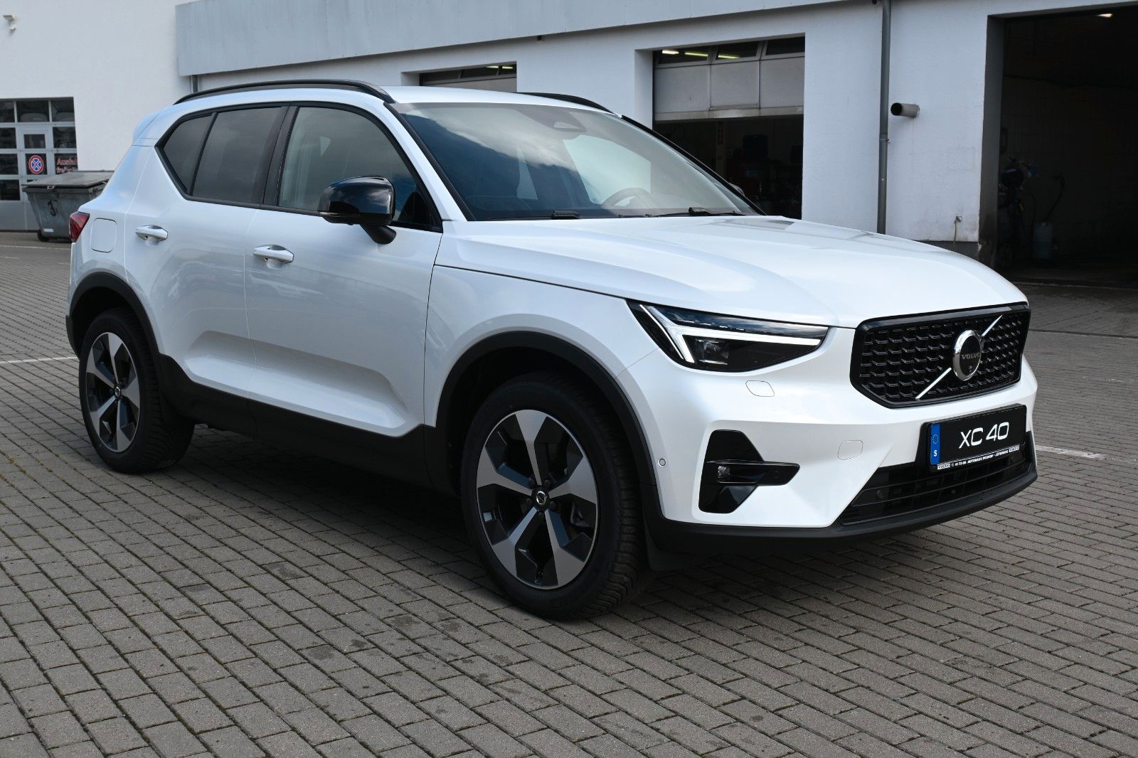 Volvo XC40 B4 DKG Plus Dark*FSHZG*360°*ACC*Allwetter