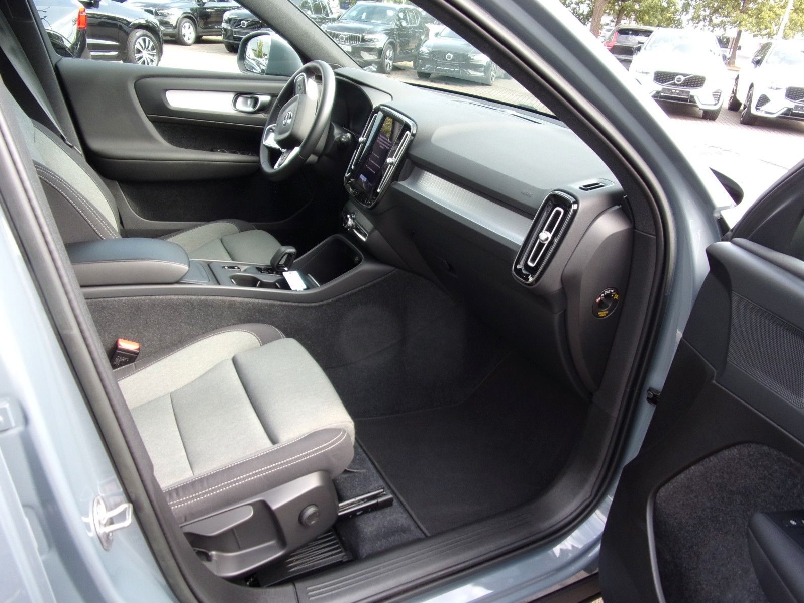 Volvo XC 40 B3 Core 2WD - Samsaru's Car Outlet