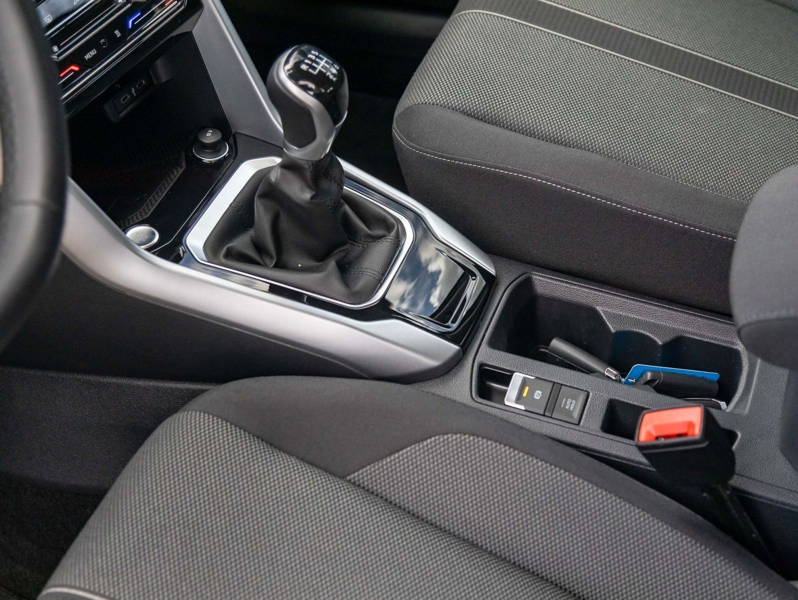 Volkswagen T-ROC 1.0 TSI LIFE - Samsaru's Car Outlet