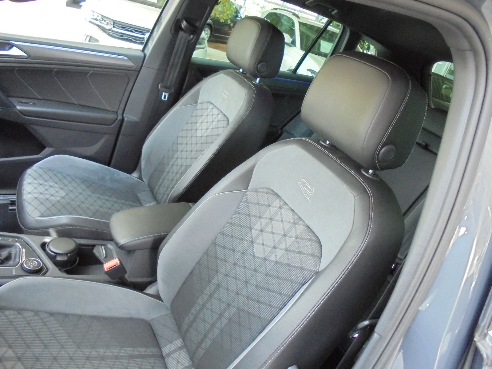 Volkswagen Tiguan R-Line - Samsaru's Car Outlet