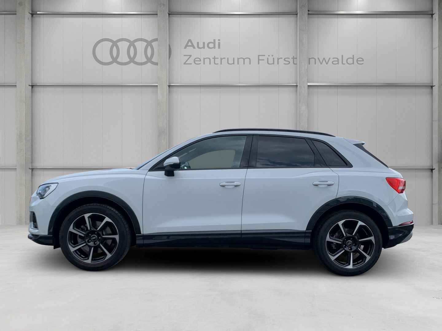 Audi Q3 45 TFSI quattro advanced - Samsaru's Car Outlet
