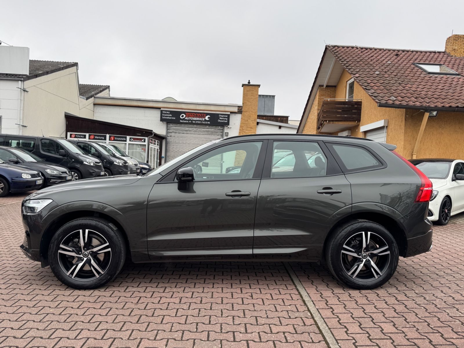 Volvo XC60 R Design AWD - Samsaru's Car Outlet