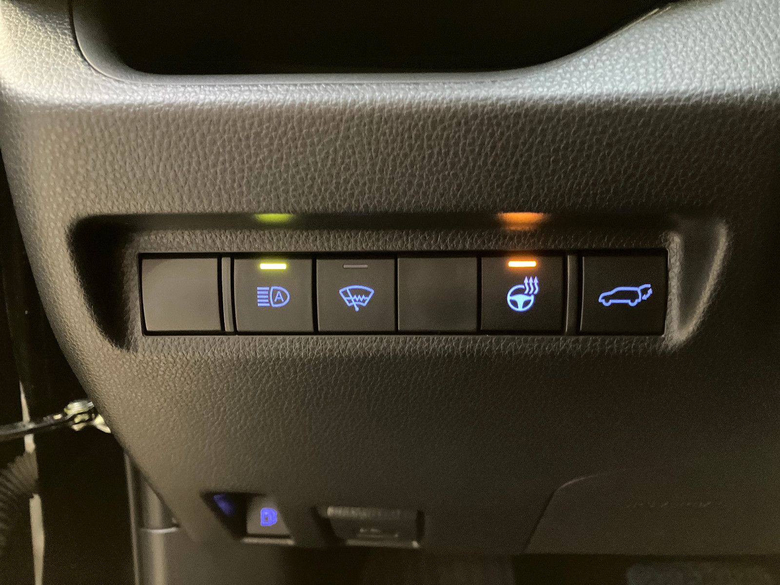 Toyota RAV 4 2.5 Hybrid Business Edition - Samsaru's Car Outlet