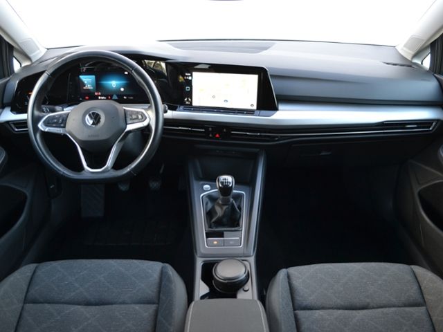 Volkswagen Golf VIII 1.5 TSI Life - Samsaru's Car Outlet