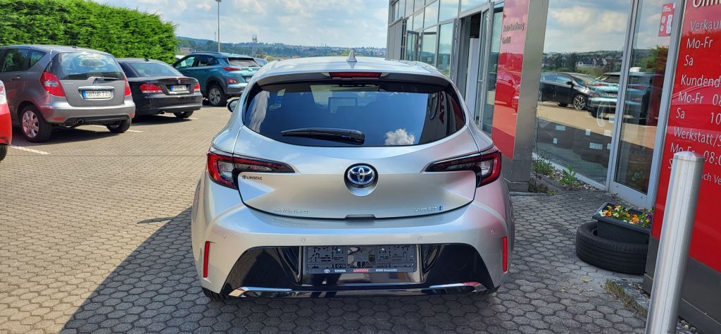 Toyota Corolla 1.8 Hybrid - Samsaru's Car Outlet