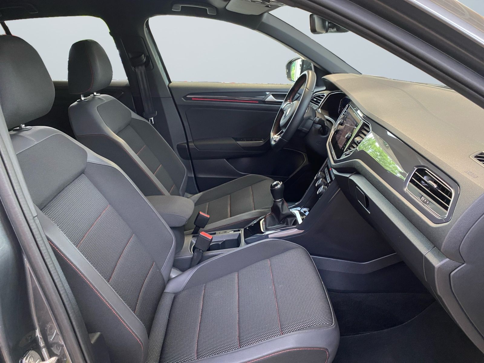 Volkswagen T-Roc Sport 1.5 TSI - Samsaru's Car Outlet