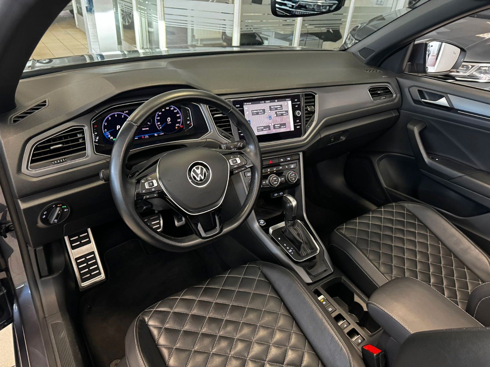 Volkswagen T-Roc R-Line - Samsaru's Car Outlet