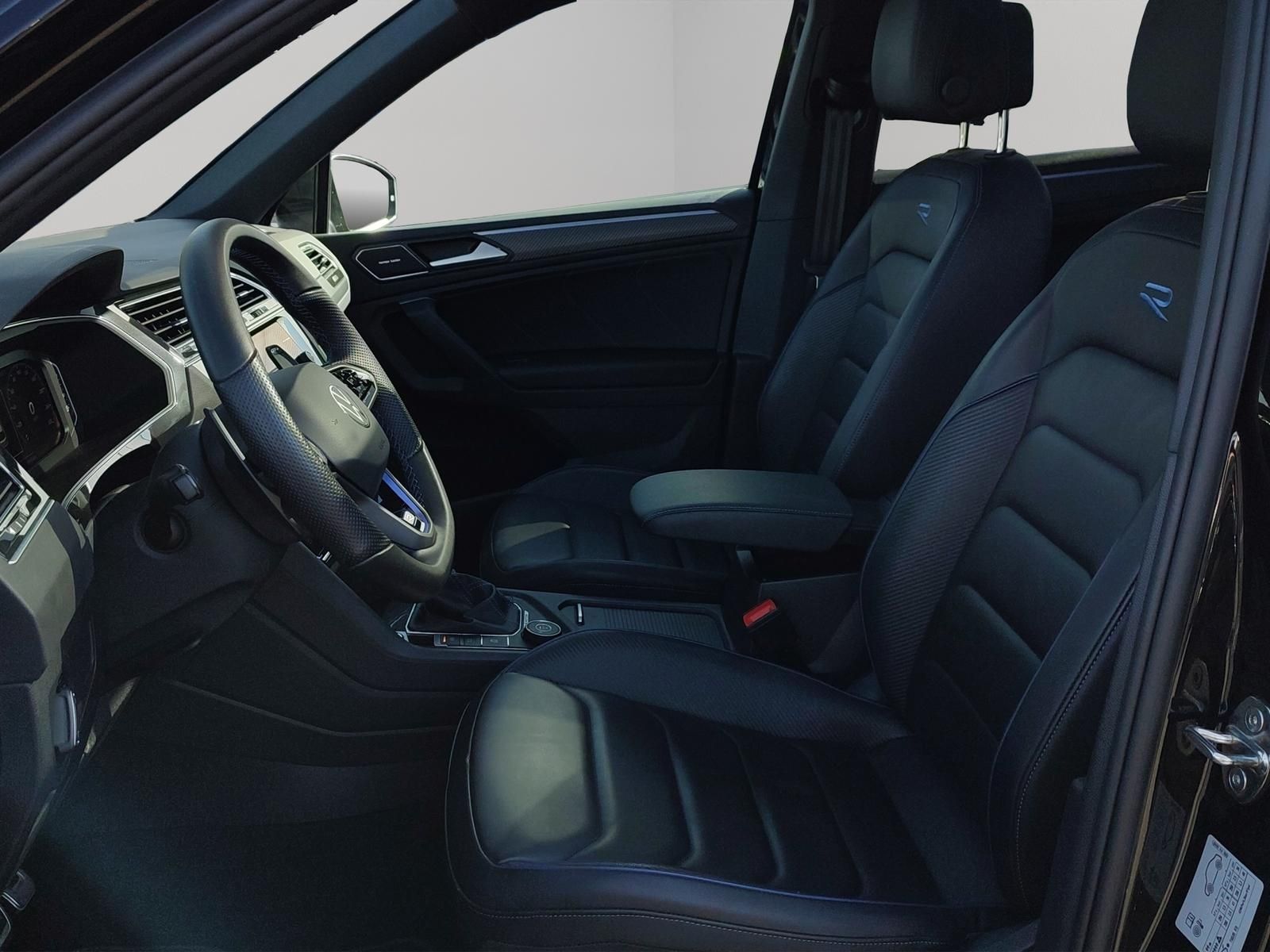 Volkswagen Tiguan R 2,0 l TSI OPF 4MOTION +LEDER+PANO+AHK+