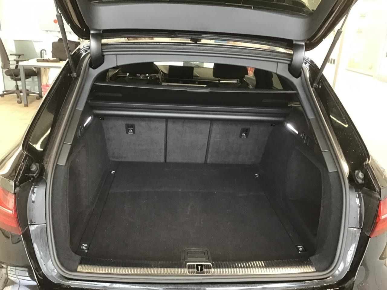 Audi A4 Avant 40 TDI quattro S line - Samsaru's Car Outlet