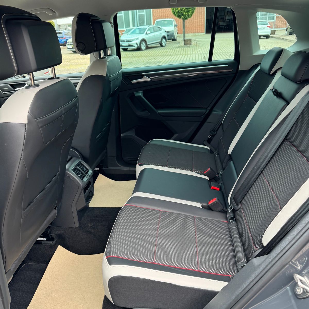 Volkswagen Tiguan Life - Samsaru's Car Outlet