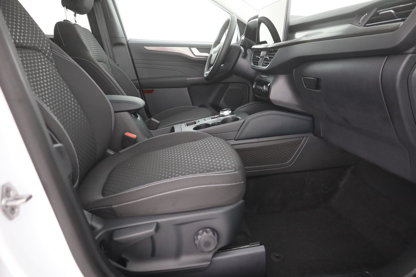 Ford Kuga 1.5 EB Titanium - Samsaru's Car Outlet