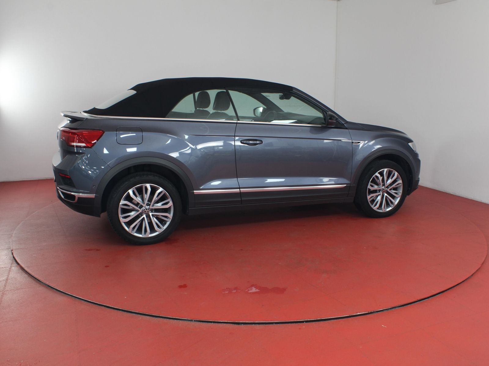 Volkswagen T-Roc 1.0 TSI - Samsaru's Car Outlet