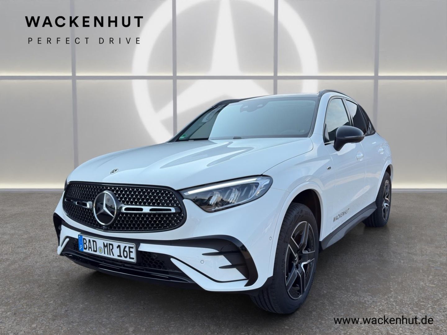 Mercedes-Benz GLC 300 e 4M EDITION AMG NIGHT PANO AHK DISTR 36