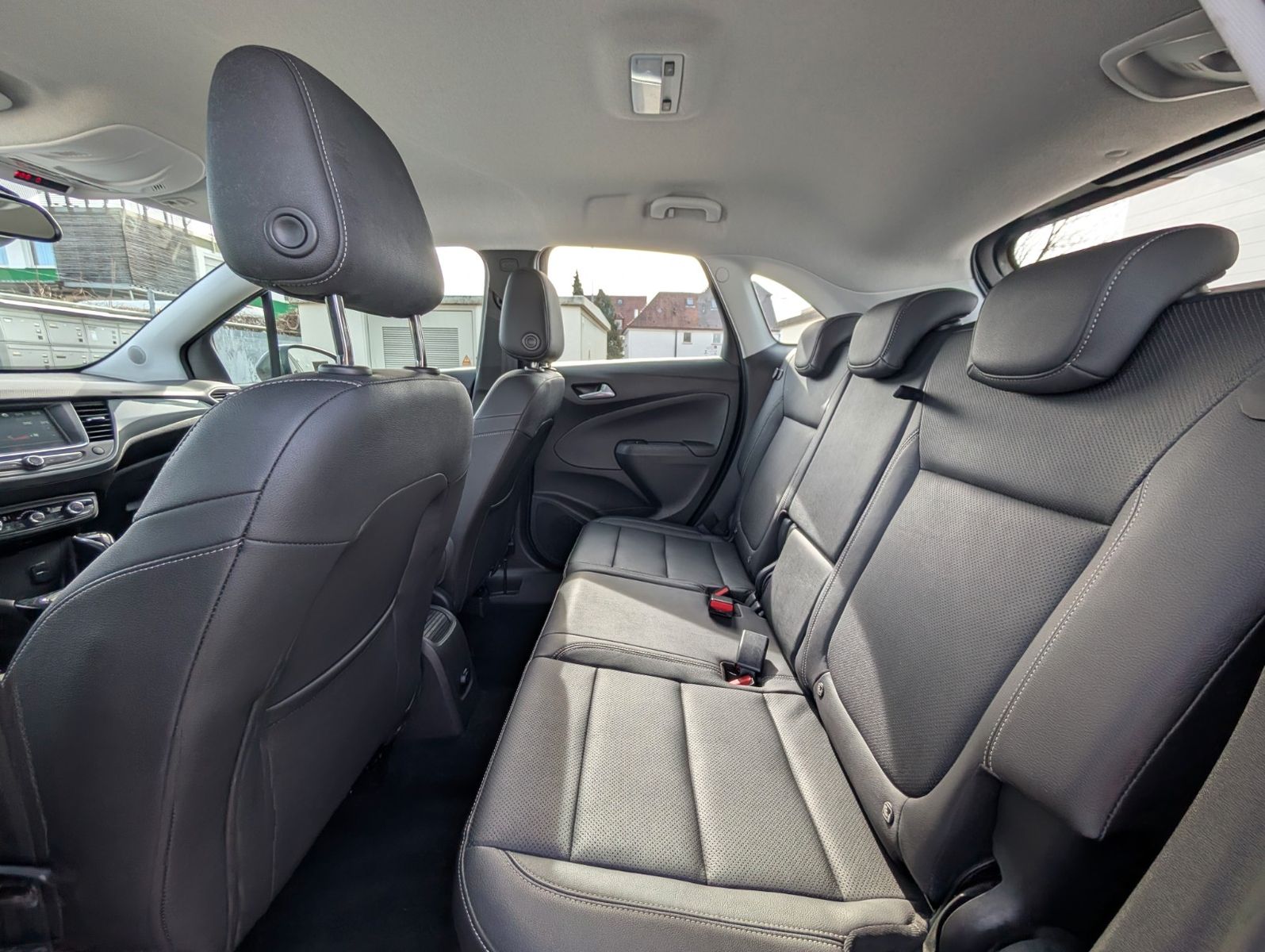 Opel Crossland Elegance 1.5D - Samsaru's Car Outlet