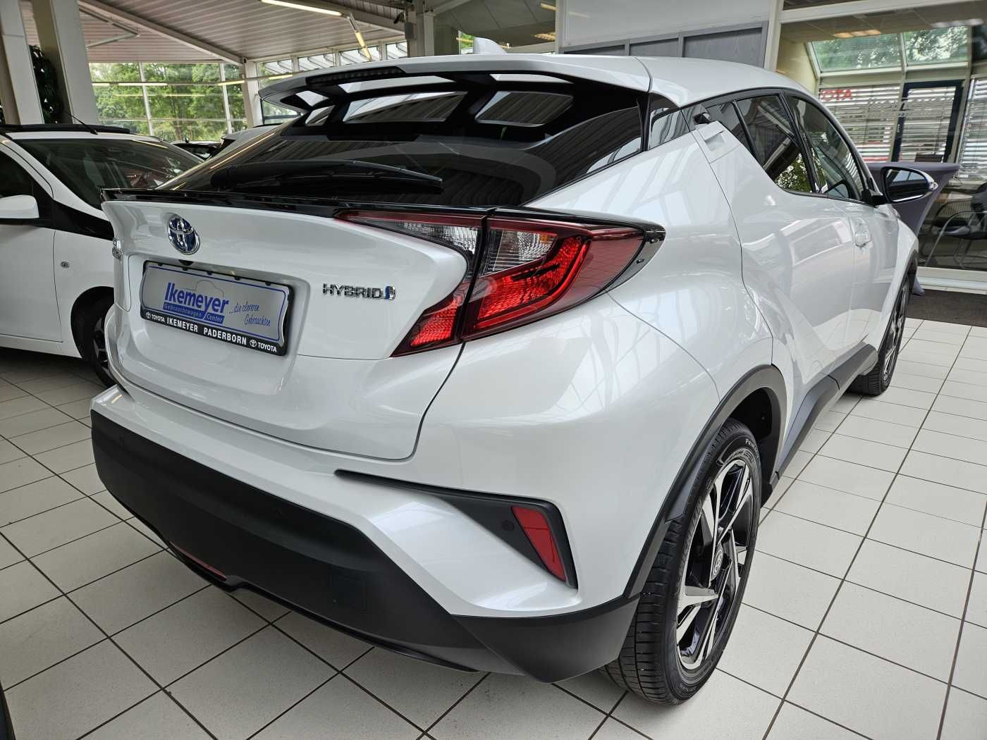 Toyota C-HR Hybrid Team DK - Samsaru's Car Outlet