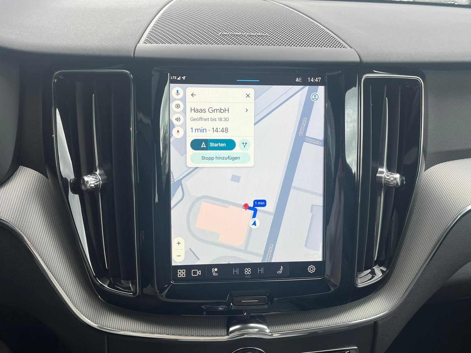 Volvo XC60 T6 AWD Recharge Plus Dark - Samsaru's Car Outlet