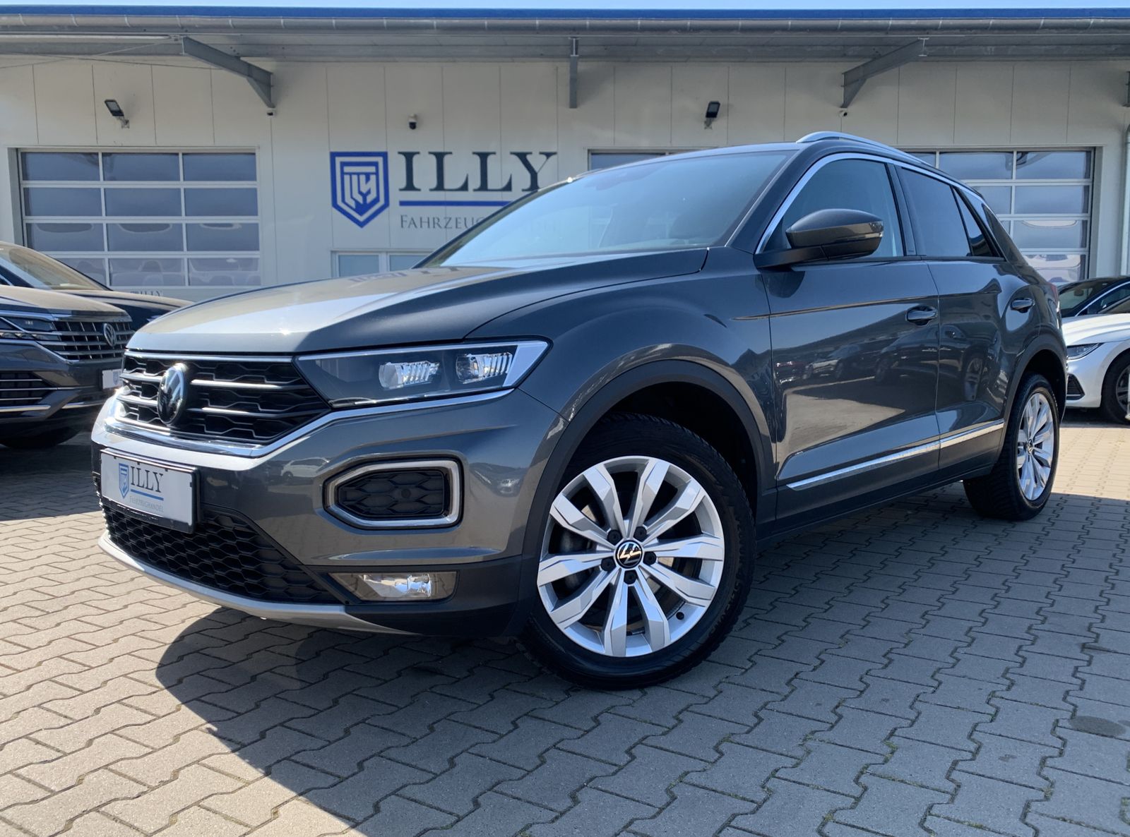 Volkswagen T-Roc 1.5 TSI Sport - Samsaru's Car Outlet