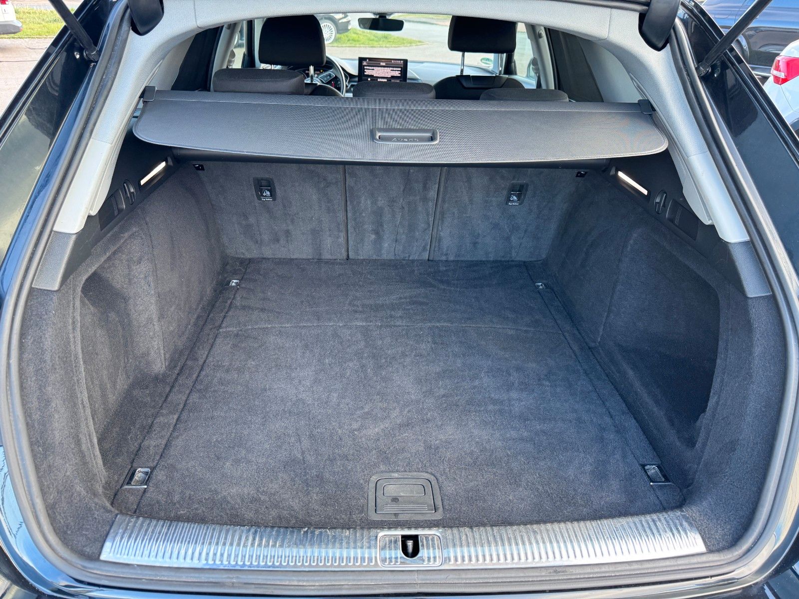 Audi A4 Avant 35 TFSI - Samsaru's Car Outlet