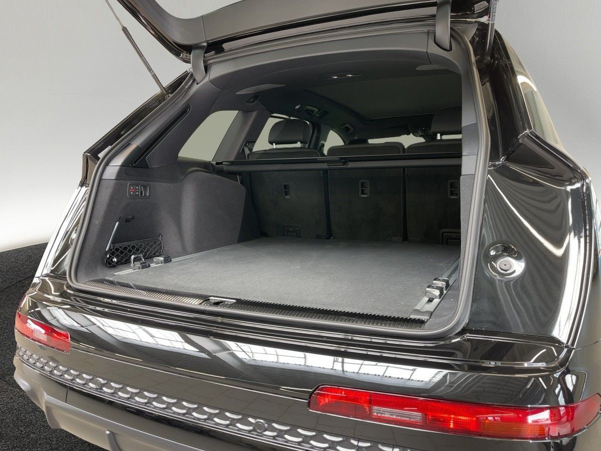 Audi Q7 SUV 60 TFSI e S line quattro