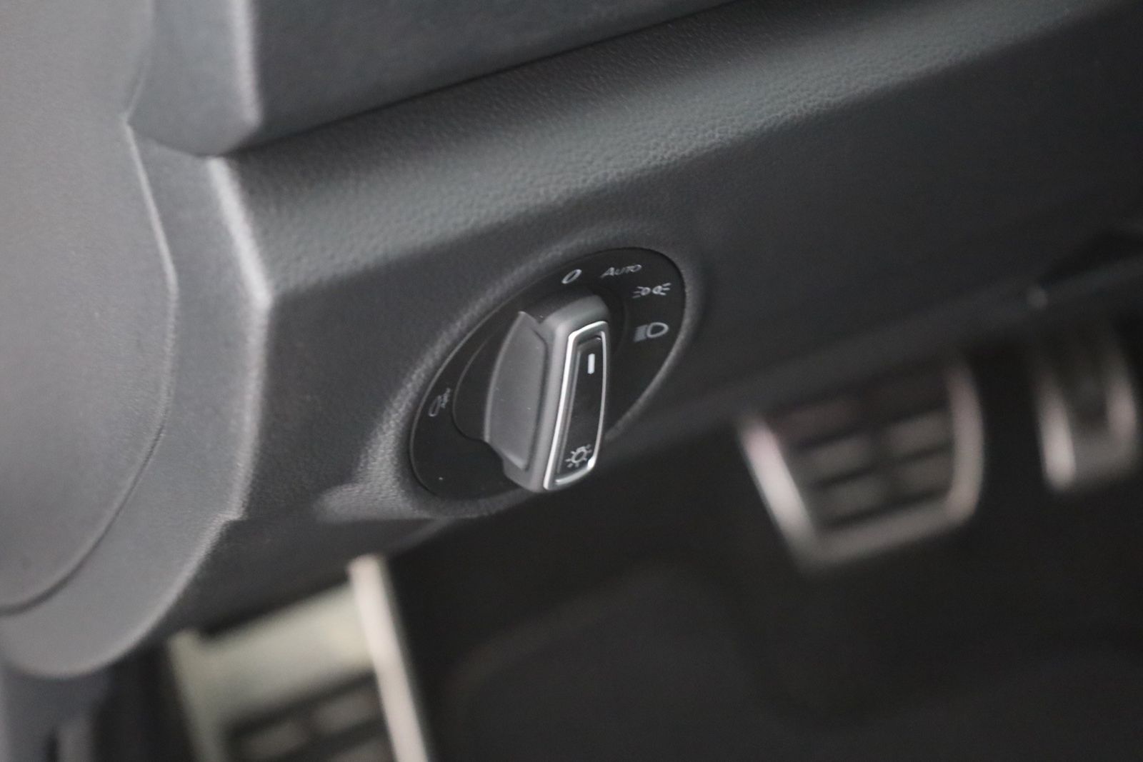 Volkswagen T-Roc 2.0 TSI R 4Motion - Samsaru's Car Outlet