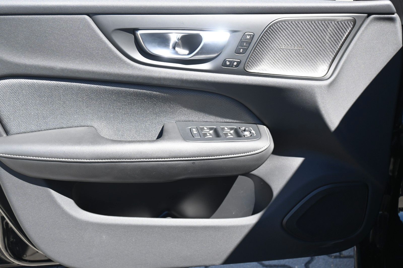 Volvo S60 B4 Plus Dark*LED*PANO*STHZ*H&K*360*QI*19"