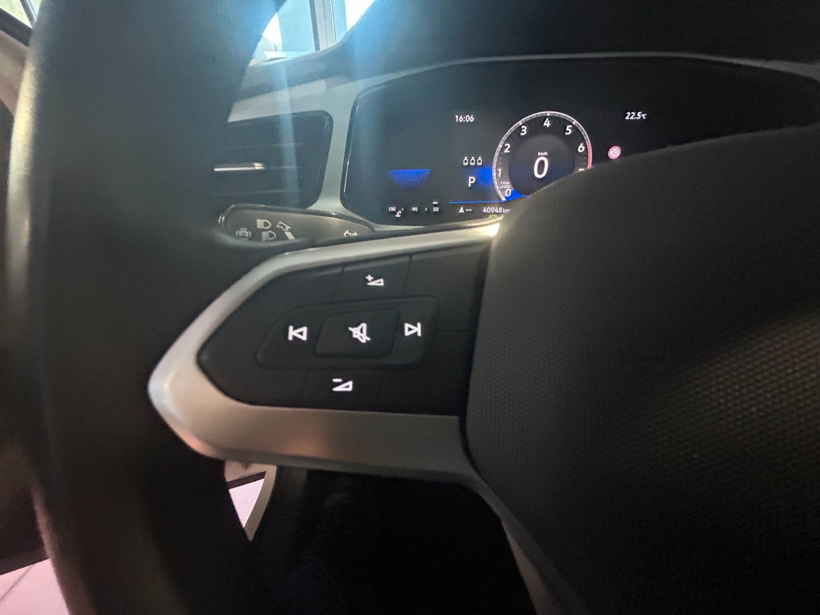Volkswagen T-ROC Life - Samsaru's Car Outlet