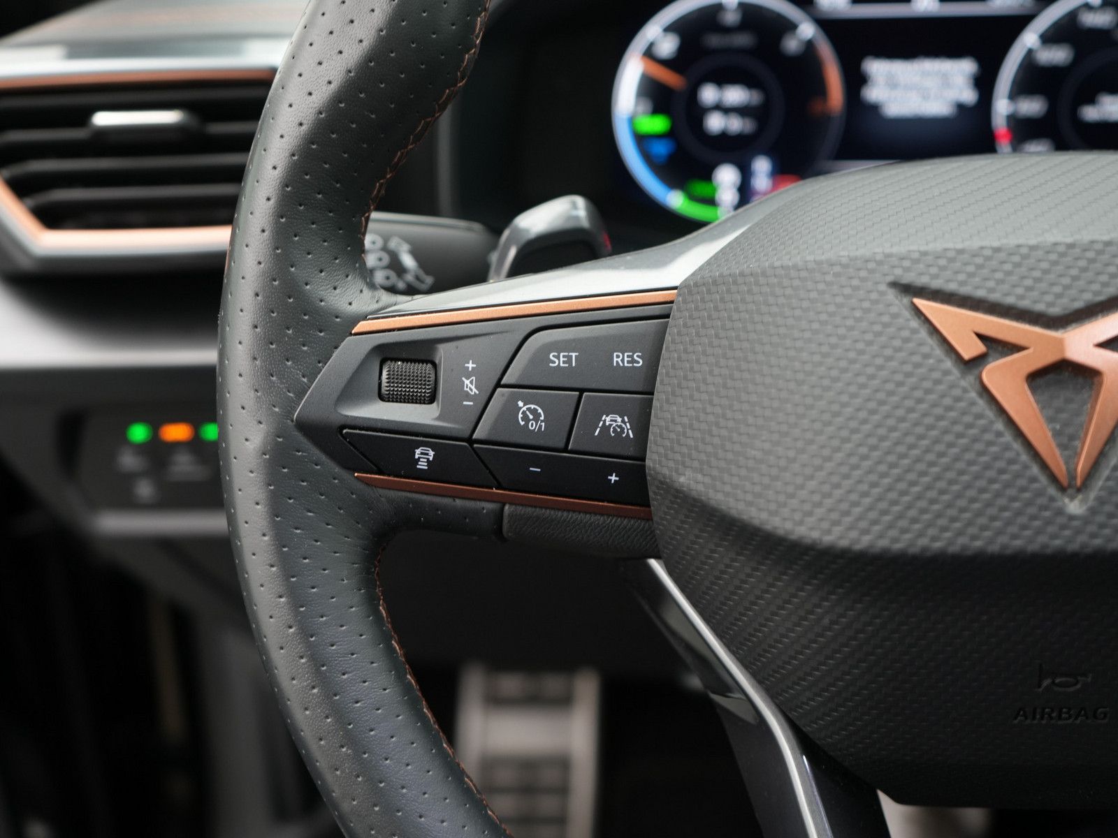 Cupra Formentor VZ VIRT KAM DCC CARPLAY LED SHZ