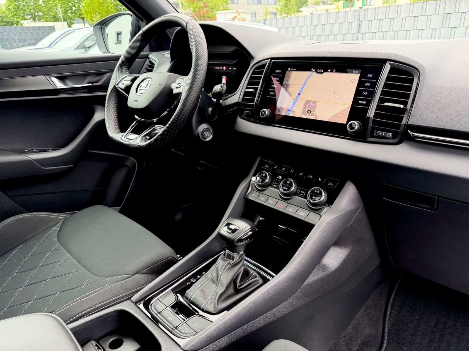 Skoda Karoq Sportline 2.0 TSI DSG 4x4/PANO/LED/ACC/AHK