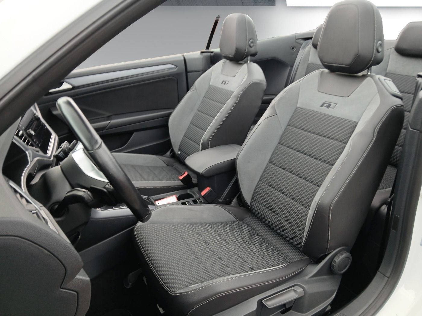 Volkswagen T-Roc 1.5 TSI - Samsaru's Car Outlet