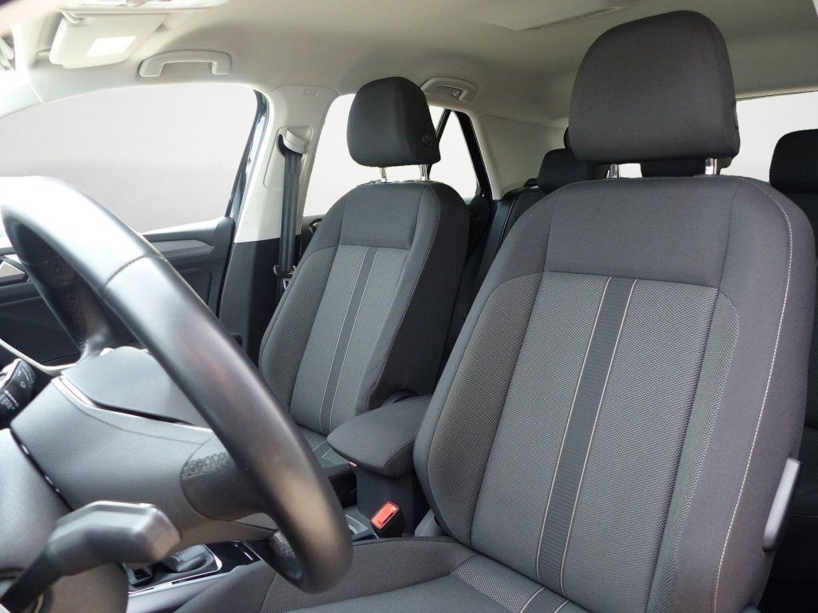 Volkswagen T-Roc 1.5 TSI DSG Life - Samsaru's Car Outlet